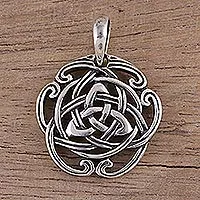 Anhänger aus Sterlingsilber, „Celtic Reverie“ – Sterlingsilberanhänger mit keltischem Knoten aus Indien