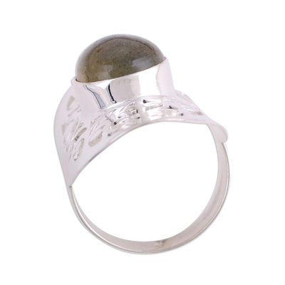 Labradorite cocktail ring, 'Jali Floral Mist' - Ornate Sterling Silver Jali and Labradorite Cocktail Ring