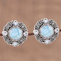 Knopfohrringe aus Larimar und Blautopas, „Transcendent Sky“ – Knopfohrringe mit Larimar und Blautopas aus Indien