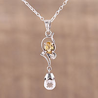 Halskette mit Kristall- und Citrin-Anhänger, „Golden Sunshine“ – Halskette mit Blattmotiv-Kristall und Citrin-Anhänger aus Indien