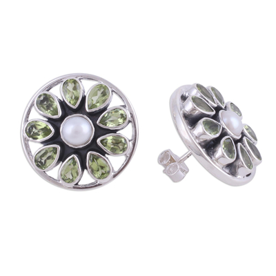 Pendientes botón de peridoto y perlas cultivadas - Aretes de botón de perlas y peridotos en forma de estrella de la India