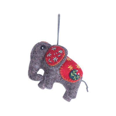 Ornamente aus Wollfilz, 'Elefanten-Saga' (4er-Satz) - Set mit vier handgefertigten Wollelefanten-Ornamenten aus Indien