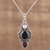 Halskette mit Anhänger aus mehreren Edelsteinen - Halskette mit Anhänger aus Onyx-Granat und Zuchtperlen aus Indien