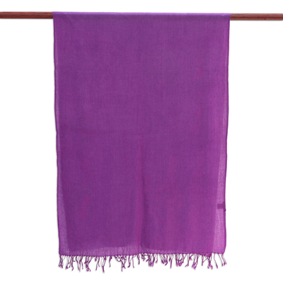Wollschal, „Amethyst Fascination“ – Kunsthandwerklich gefertigter Schal aus weicher, lila gewebter Wolle mit Fransen