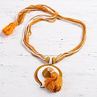 Collar colgante de cerámica, 'Amanecer en Kioto' - Collar colgante de cerámica naranja y amarillo hecho a mano