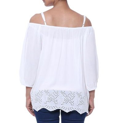 blusa de rayón - Blusa de rayón con hombros descubiertos y dobladillo con ojales de color blanco nieve