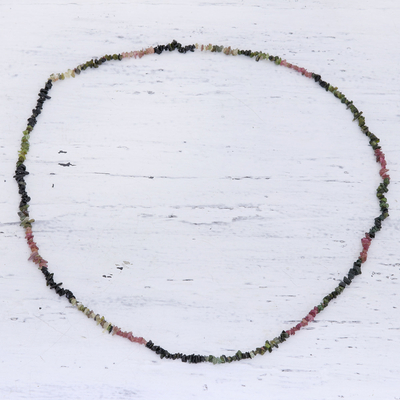 Halskette mit Turmalinperlen, 'Fragmentierte Schönheit'. - Turmalin-Perlenkette handgefertigt in Indien