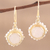 Pendientes colgantes con piedra de luna arcoíris y perlas cultivadas chapadas en oro - Aretes de perlas cultivadas con piedra lunar arcoíris chapadas en oro de 22k