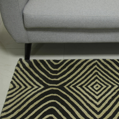 Handgetufteter Teppich aus Wolle - Handgetufteter Wollteppich „Diamond Kite“ in Schwarz und Beige