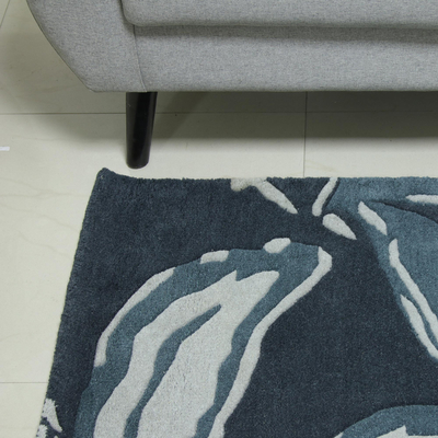 Handgetufteter Teppich aus Wolle - Dunkelgrüner und elfenbeinfarbener abstrakter handgetufteter Wollteppich
