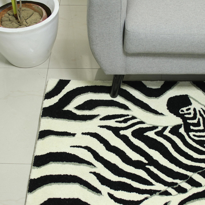 Handgetufteter Teppich aus Wolle - Handgetufteter Wollteppich mit zwei Zebras in Schwarz und Elfenbein