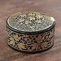 Caja decorativa de papel maché, 'Midnight Beauty' - Caja decorativa redonda negra y dorada metálica pintada a mano