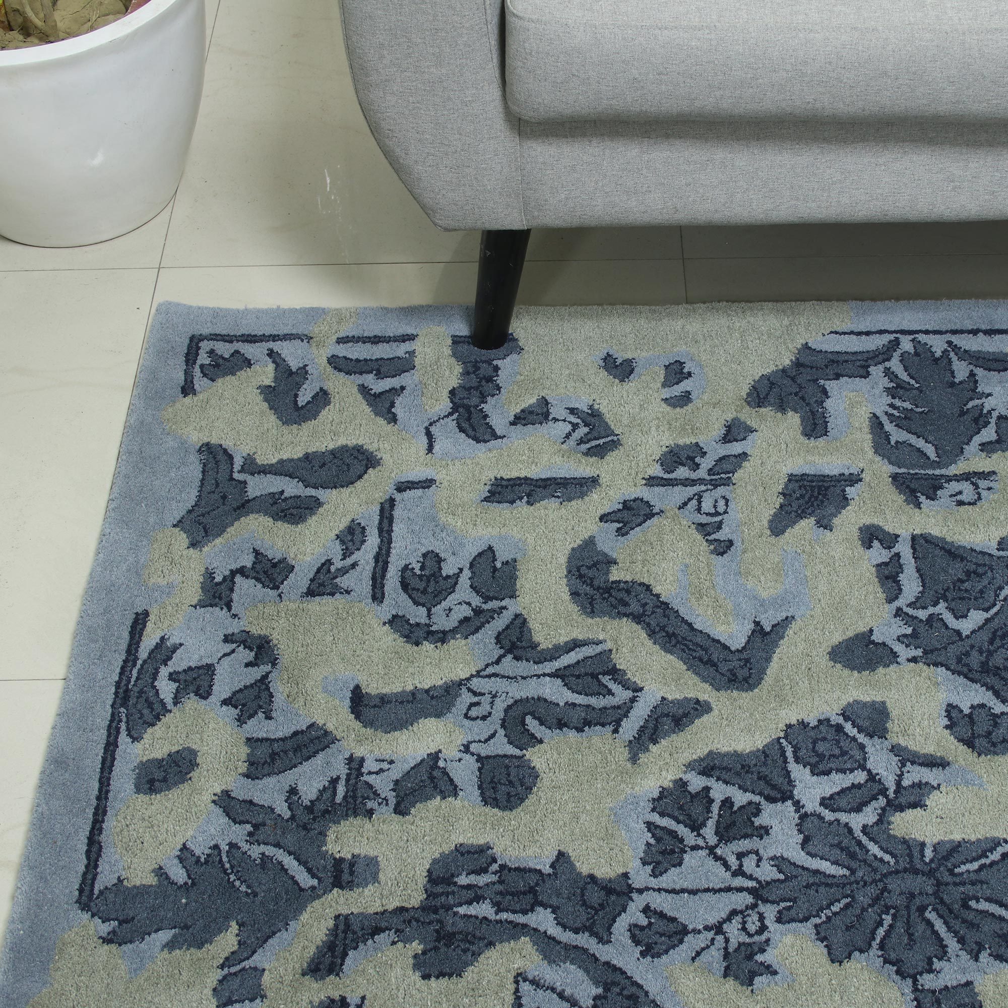 Blue and Grey Floral Wool Area Rug (5x8) from India Blue Majestic