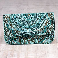 Clutch adornado, 'Turquoise Glamour' - Clutch de noche de seda con cuentas y lentejuelas de color turquesa de la India