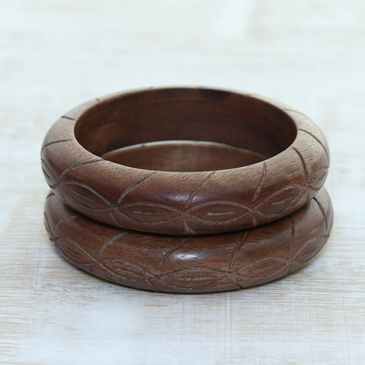 Pulseras de madera, (par) - Dúo de pulseras de madera tallada a mano de la India (par)
