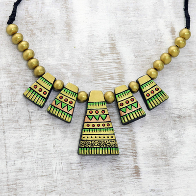 Halskette aus Keramikperlen - Handgefertigte Statement-Halskette aus goldener Tribal Hills-Keramik