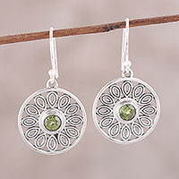 Pendientes colgantes de peridoto - Aretes colgantes circulares de flores de plata esterlina y peridoto