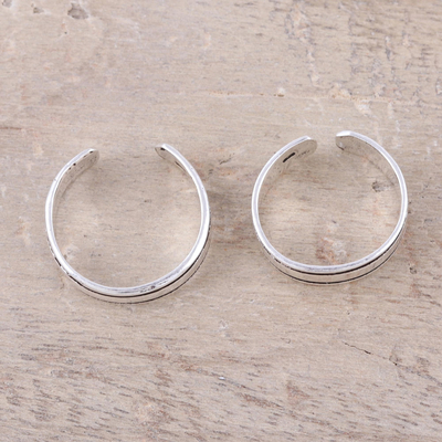 Anillos de plata de primera ley, (par) - Par de anillos de dedo ajustables a rayas de plata esterlina