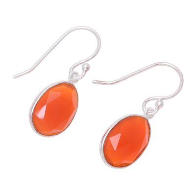 Onyx-Baumelohrringe, 'Passionate Flame'. - Rot-Orangefarbene Onyx-Ohrringe aus Indien