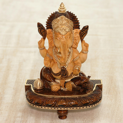 Holzskulptur, „Glücklicher Herr Ganesha“. - handgeschnitztes Kadam-Holz Lord Ganesha Elefanten-Skulptur