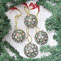 Pappmaché-Ornamente, „Holiday Charm“ (4er-Set) - Handbemalte Weihnachtsornamente aus Pappmaché (4er-Set)