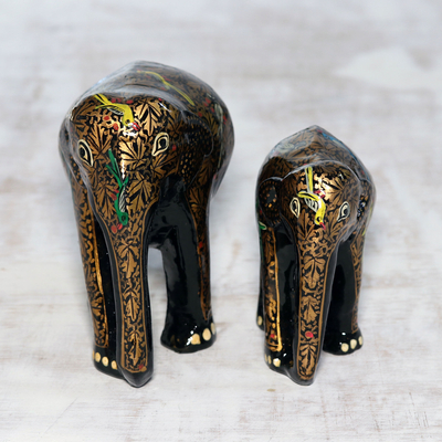 Esculturas en papel maché y madera, (pareja) - Esculturas de elefantes de papel maché con motivos de hojas pintadas (par)