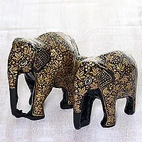 Esculturas de papel maché y madera, 'Charm of Chinar' (par) - Esculturas de elefantes de papel maché y madera con motivo de hojas (par)