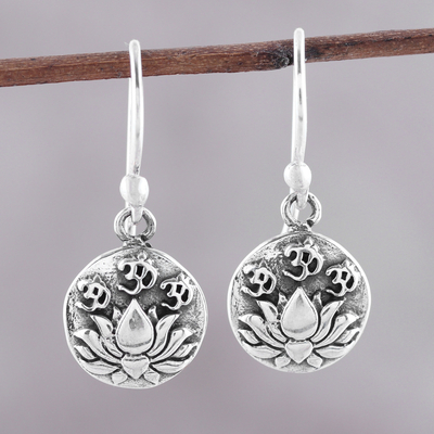 Pendientes colgantes de plata de ley, 'Divine Lotus' - Pendientes colgantes de loto de plata de ley de la India