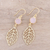 Vergoldete Ohrhänger aus Rosenquarz - Vergoldete Rosenquarz-Blatt-Ohrringe aus Indien