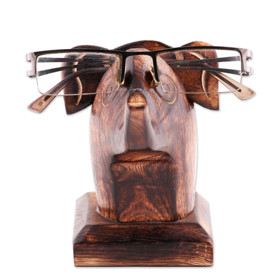 Brillenhalter aus Holz, 'Elefantenaugen', 'Elefantenaugen - Handgeschnitzter brauner Elefant aus Mangoholz Brillenhalter