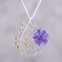 Halskette mit Quarz- und Citrin-Anhänger, „Floral Pods“ – Halskette mit Quarz- und Citrin-Blumenanhänger aus Indien