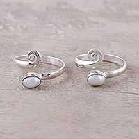 Cultured pearl toe rings, Glowing Flair