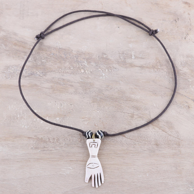 Halskette mit Knochenanhänger, 'Iconic Hamsa'. - Handgefertigte Hamsa-Anhänger-Halskette aus Büffelknochen