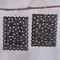 Pendientes colgantes de hueso, 'Dark Brown Jali Elegance' - Pendientes colgantes de hueso Jali marrón oscuro de la India