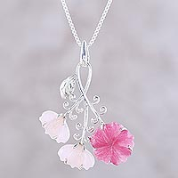 Collar colgante de cuarzo, 'Fascinantes flores rosas' - Collar colgante de cuarzo rosa floral y plata de ley
