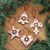 Wollornamente, (4er-Set) - Handgefertigte Perlen-Weihnachtsornamente aus Wolle (4er-Set)