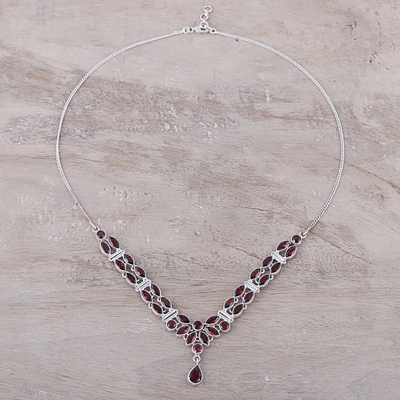 Halskette mit Granat-Anhänger - 17-Karat-Granat-Anhänger-Halskette aus Indien