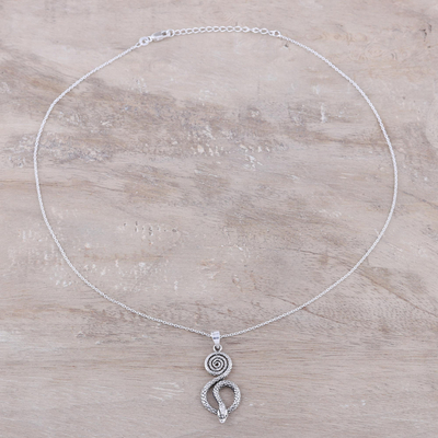 Collar colgante de plata de ley, 'Serpent Swirl' - Collar colgante de plata de ley de serpiente serpentina de la India