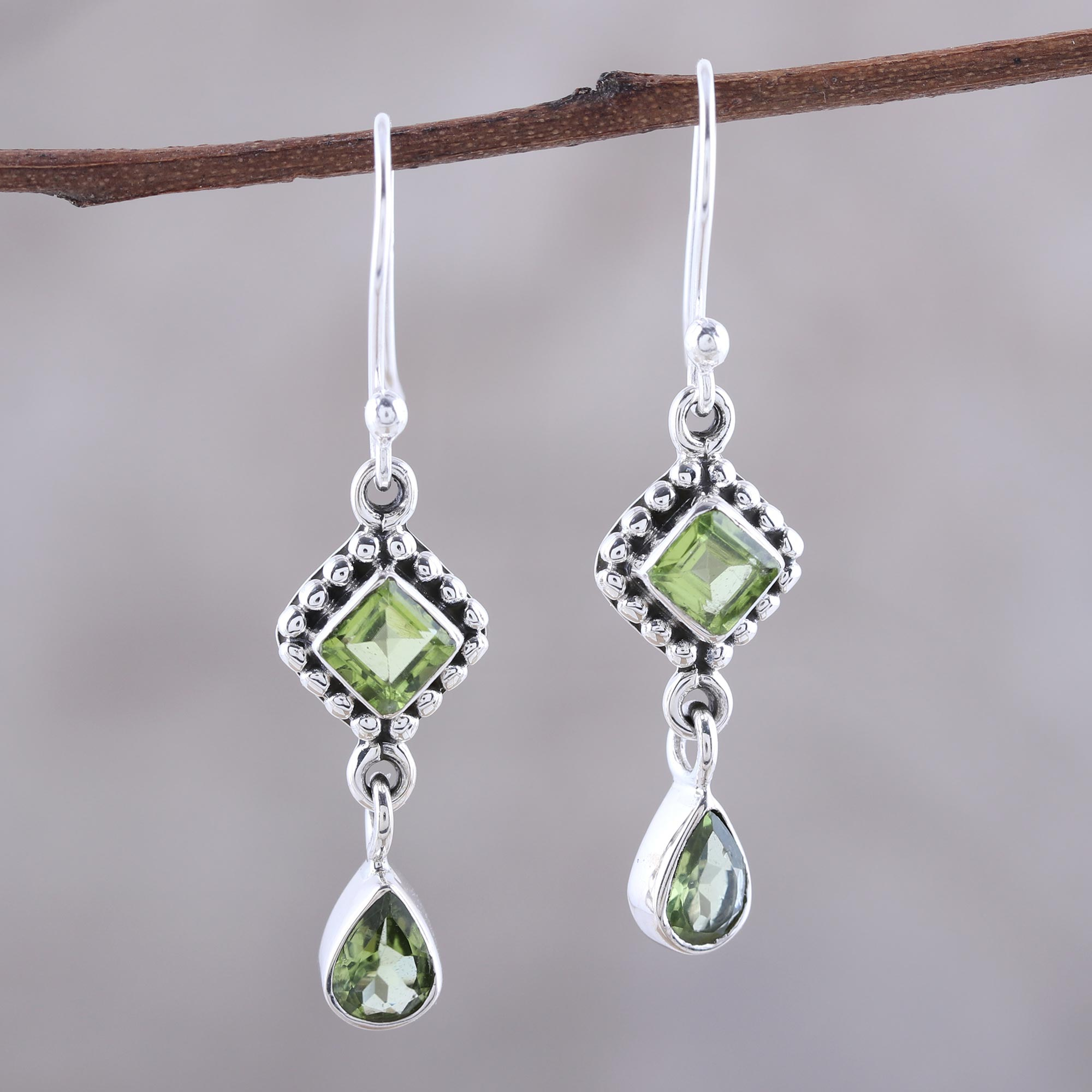 925 Sterling Silver PERIDOT BIRTHDAY PRESENT Stud Earrings 0.4" MADE IN INDIA 