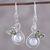 Pendientes colgantes de perlas cultivadas y peridoto - Aretes colgantes de perlas cultivadas y peridotos facetados