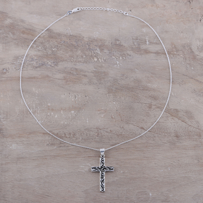 Halskette mit Anhänger aus Sterlingsilber - Handgefertigte Halskette mit verziertem Kreuzanhänger aus Sterlingsilber