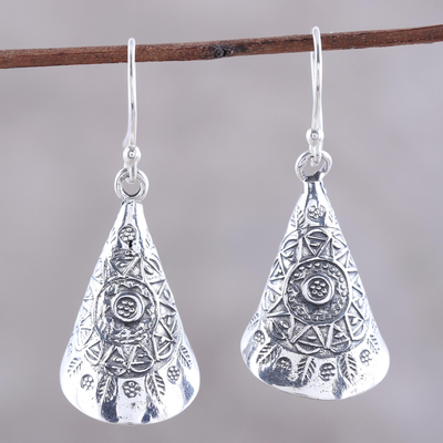 Pendientes colgantes de plata de ley - Aretes colgantes de plata esterlina con cono estampado de la India