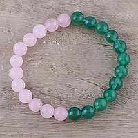 Stretch-Armband aus Rosenquarz und grünem Onyx, „First Blush“ – Elastisches Perlenarmband aus Rosenquarz und grünem Onyx