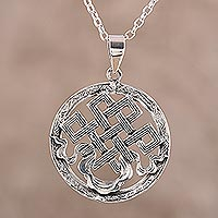 Collar colgante de plata de ley, 'Majestic Knot' - Collar colgante geométrico de plata de ley de la India