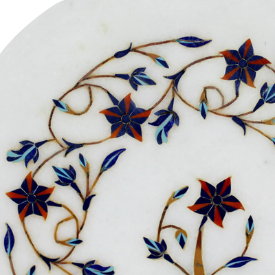 Placa decorativa con incrustaciones de mármol - Plato decorativo con incrustaciones de mármol y motivos florales rojos de la India