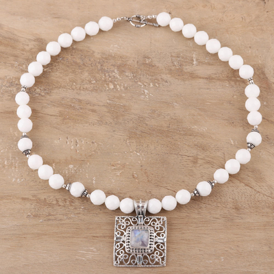 Halskette mit Perlenanhänger und mehreren Edelsteinen - Halskette mit Perlenanhänger aus mehreren Edelsteinen aus Indien
