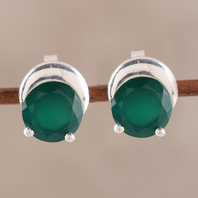 Onyx-Ohrstecker - Funkelnde grüne Onyx-Ohrstecker aus Indien