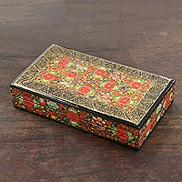 Deko-Box aus Pappmaché, „Floral Intricacy“ – Deko-Box aus Pappmaché mit Blumenmotiv aus Indien