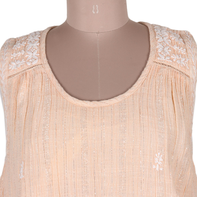 Sommerkleid aus Baumwolle - Kurzes, mit Baumwolle gefüttertes, pfirsichfarbenes Kleid mit Handstickerei