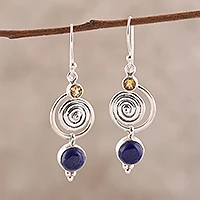 Pendientes colgantes de lapislázuli y citrino, 'Gemstone Swirl' - Pendientes colgantes de lapislázuli y citrino con patrón de remolino